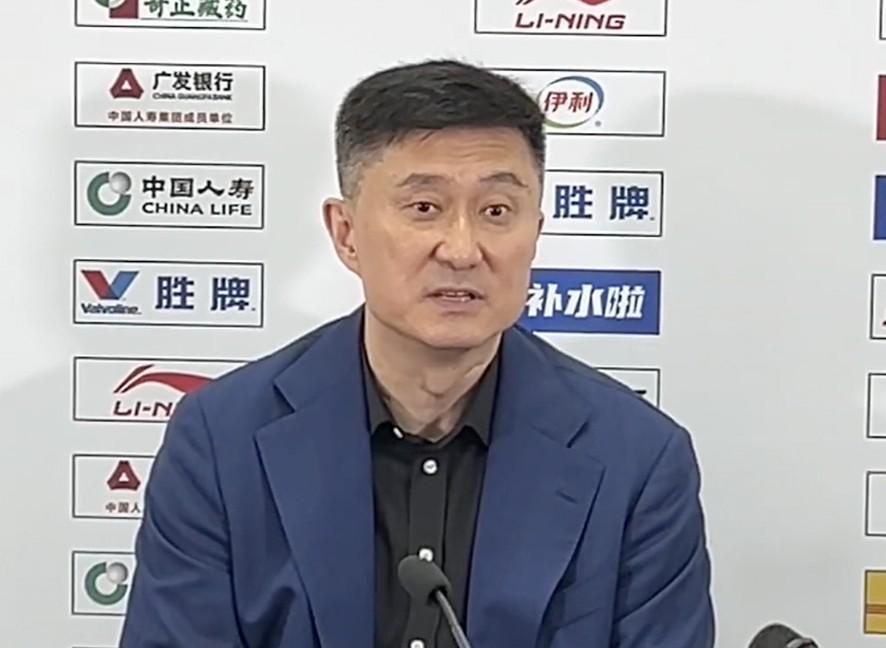 博鱼体育-杜锋：本赛季一路磕磕绊绊很不容易，感谢球员们对教练组的支持